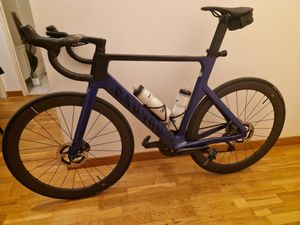 Canyon Aeroad CF SLX 8 Di2 - 1