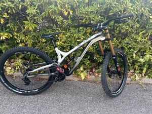 commencal suprême DH V4 - 1