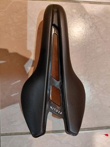 Selle de velo route neuve 143mm - 1