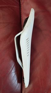 Selle Fizik carbon Wing Flex cuir blanc en Bé - 1