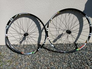 Roues DUKE SL5 carbone moyeux DTswiss 350 - 1