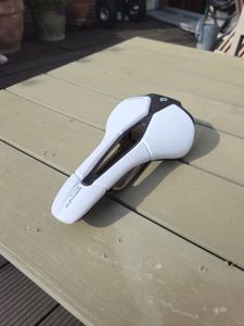 Selle de vélo de route Prologo Dimension 143 mm blanche légère 240 g