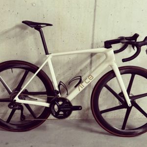 magnifique vélo de course Arc8 Escapee customisé - 1