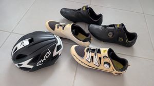 Lot chaussures et casque  - 1