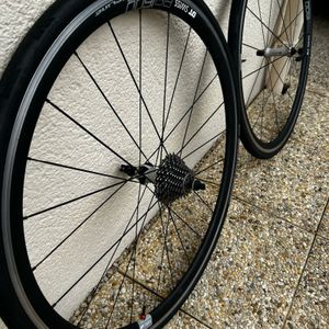  Paire de roues DT SWISS à patins - 1