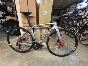Trek Madone SL7 Gen8 - 1