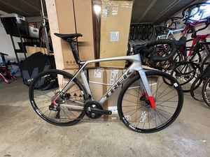 Trek Madone SL7 Gen8  - 1
