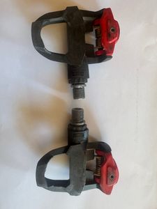 Pedales look noir et rouge / automatique  - 1