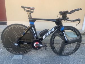 vends Vélo de contre la montre ou triathlon BH - 1