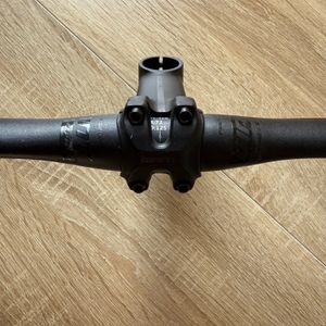 Cintre et potence Giant Defy  - 1