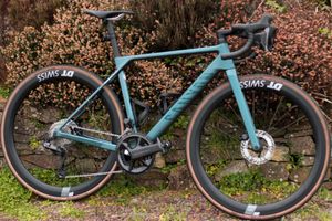 Canyon Ultimate CF SLX 8 Di2 - 1
