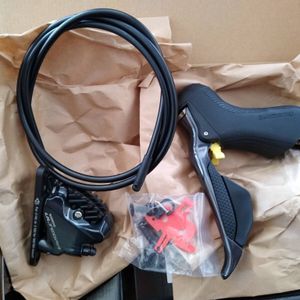 Shimano Ultegra Di2 ST-R8070 BR-R8070 2x11 compart... - 1