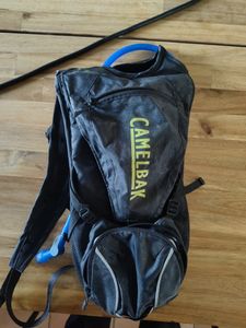 sac VTT avec poche a eau Camelbak Rogue  - 1