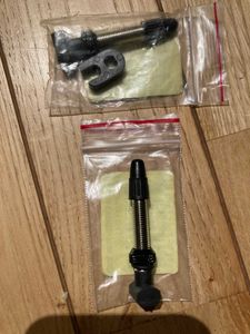 Paire de valves tubeless 32mm - 1