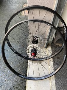 Vends 2 roues MICHE VTT Axm45 29 pouces tubeless - 1