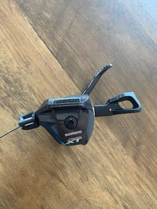 Manette de vitesses avant NEUVE Shimano XT 11v - 1