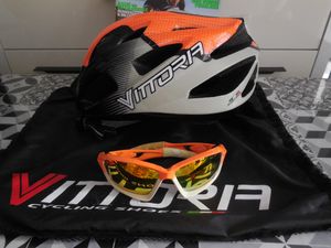 CASQUE VITTORIA NEUF TAILLE L et LUNETTE AZR - 1
