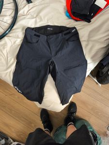 Short VTT, Essential Enduro, noir taille L - 1
