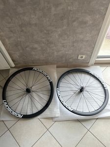 Roue Roadborn r38 neuve  - 1