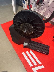 Home trainer connecté Elite Rivo et accessoires . ... - 1
