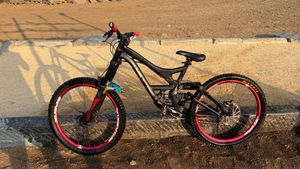 VTT DH Specialized démo 8 - 1