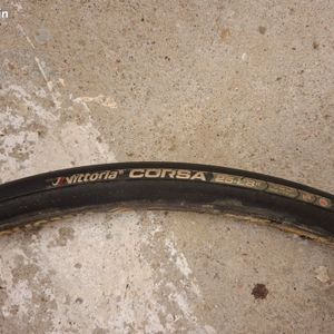 1 boyau Vittoria Corsa 700*25, servi au max 200km ... - 1