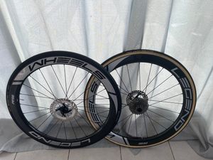 Paire de roues carbone  - 1