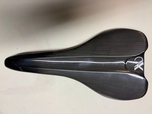 À vendre selle ax lightness neuve carbone 85 gramm... - 1