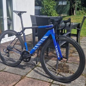 Canyon Ultimate CF SLX 9.0 SRAM RED eTap - 1
