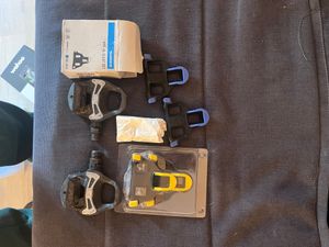 Calles et pédales de vélo de route jaune et bleue ... - 1