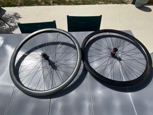 Paires de roues DTSwiss carbone tubeless 38mm moye... - 1