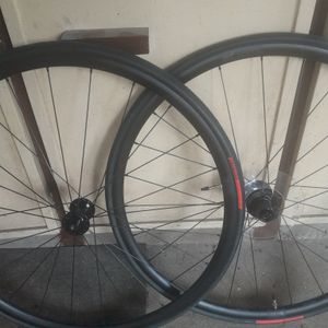 Roue DTswiss 470 - 1