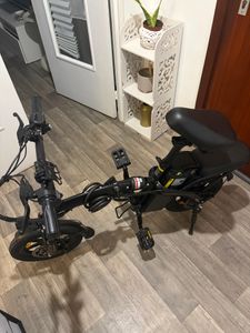 Vélo à assistance électrique pliable  - 1