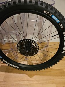 Jante Mavic 27,5 AVEC CASSETTE ET 7 PNEUS - 1