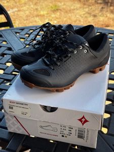 Specialized, chausseurs de VTT pour femmes, neuve,... - 1