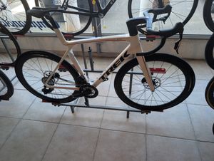TREK MADONE SL7 monte SRAM  - 1