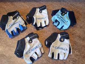 vends  Gants de Velo  Vc Neuilly d’occasion et Man... - 1