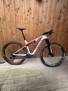 VTT tout suspendu Canyon Lux CF8 M - 1