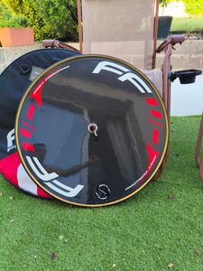 Roue lenticulaire arrière carbone FFWD - 1