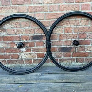 Roue Vélo Route - DT SWISS R470 - Neuves - 1
