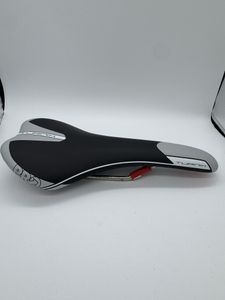 Selle Pro Turnix neuve carbone - 1