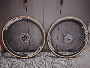 Paire de roues carbones à boyaux evoride  - 1