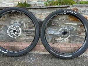 Paire de roues VTT DT Swiss Spline 1900 M 27.5 boo... - 1