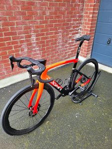 Pinarello dogma F ineos grenadiers 2025 - 1
