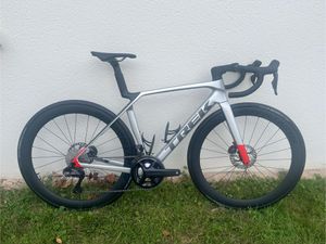 Trek Madone SL7 Gen 8 - 1