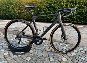 Canyon Endurance CF SLX 8 Di2 Aero - 1