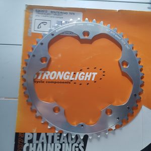 Plateau RZ LIGHT shimano type ''S'' extérieur argent 9/10V STRONGLIGHT