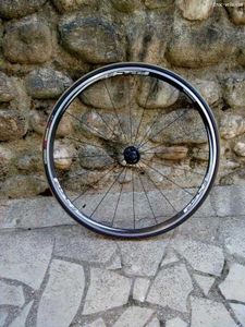 Roue avant fsa excellent état - 1