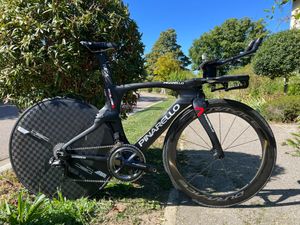 Pinarello Bolide Team Ineos Narvaez taille 450 - 1
