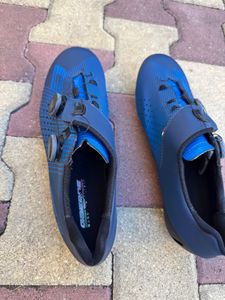 Chaussures v - 1